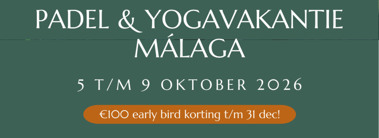 Aankondiging van een padel en yoga vakantie